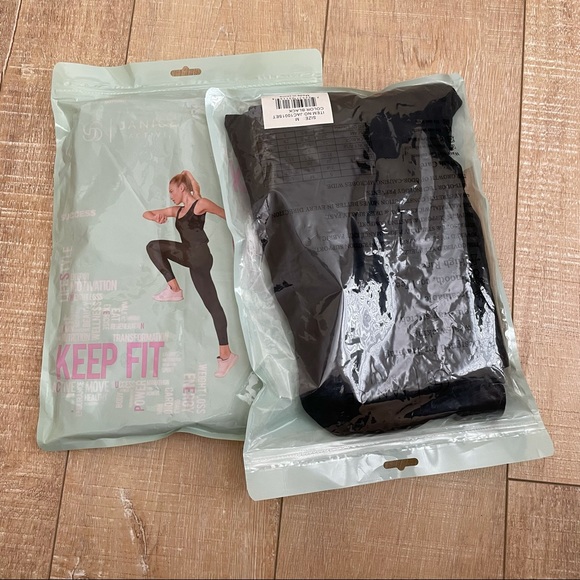 SOLID BLACK SPORTS BRA & HIGH-RISE LEGGINGS SET W/ STASH POCKETS - SZ: M & L - Picture 14 of 15